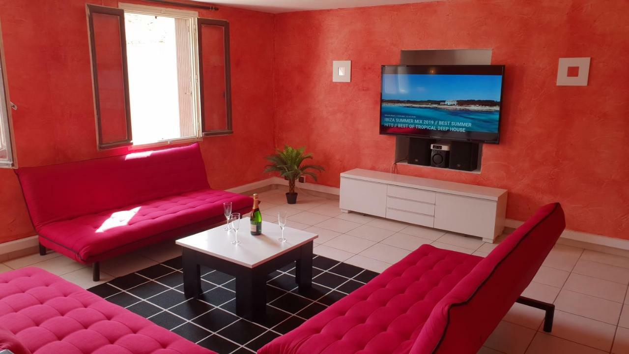Les Barons De Guers Holiday home